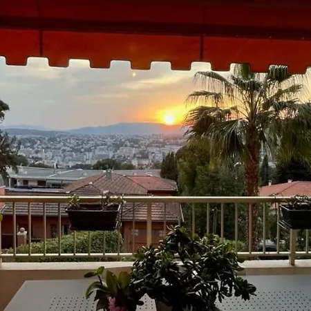 Au Calme, Dans La Verdure, Vue Panoramique Sur Cannes *