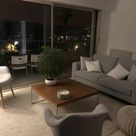 Au Calme, Dans La Verdure, Vue Panoramique Sur Cannes *